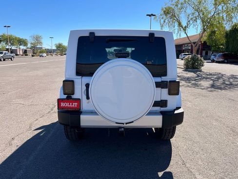 Used 2015 Jeep Wrangler Unlimited Sahara w/ Connectivity Group image 7