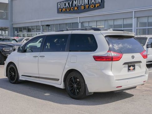 Used 2020 Toyota Sienna Limited Premium image 8