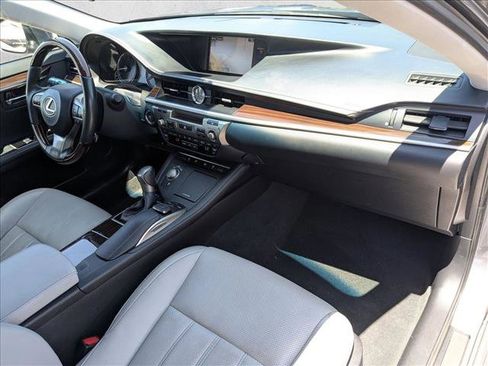 Used 2016 Lexus ES 350 w/ Luxury Package w/Wood Trim FWD image 24