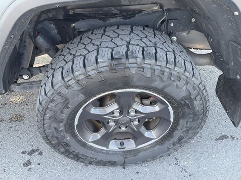 Used 2021 Jeep Gladiator Rubicon AWD/4WD image 12
