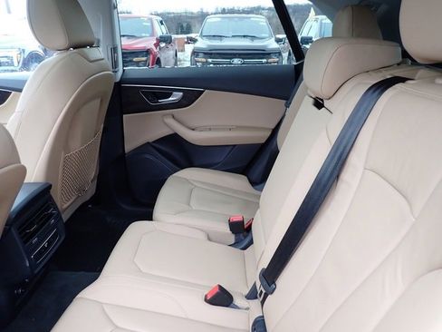 Used 2019 Audi Q8 Premium w/ Convenience Package image 18