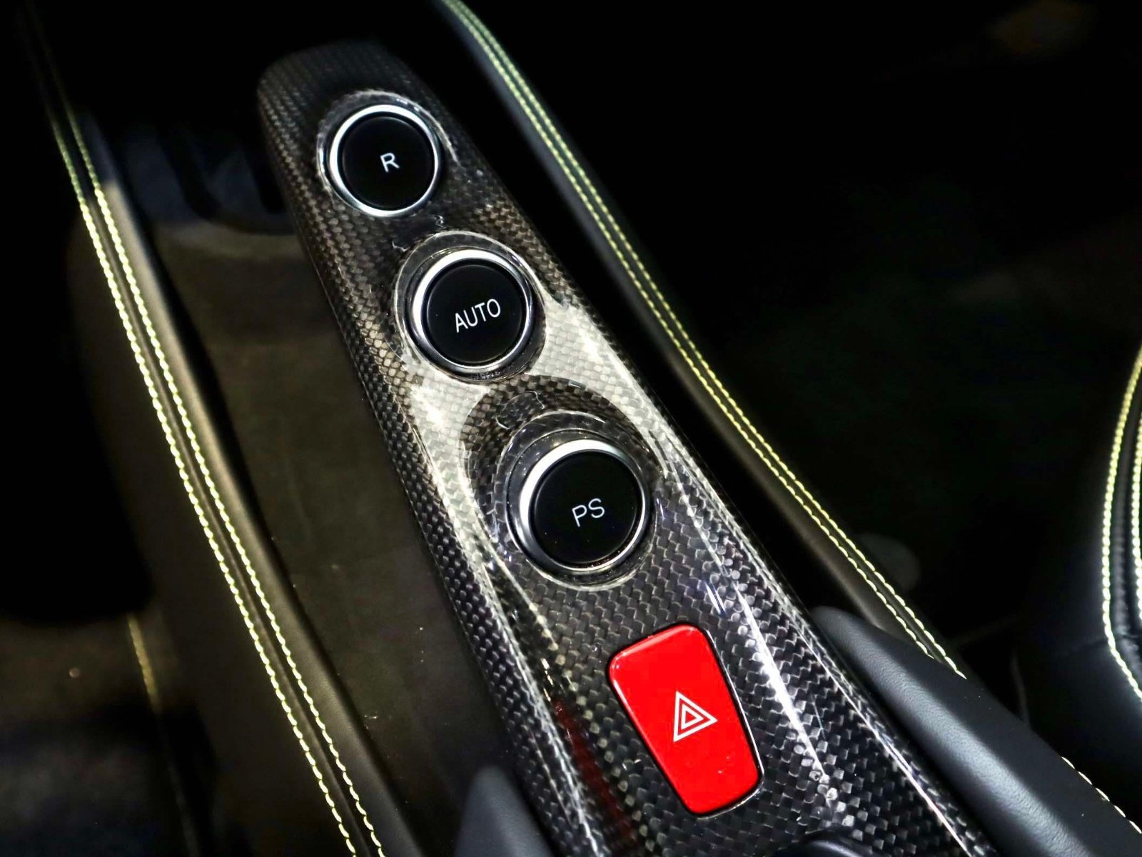 Certified 2022 Ferrari F8 Tributo RWD image 33