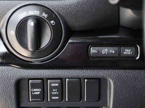 Used 2023 Nissan Titan SV w/ SV Convenience Package image 19