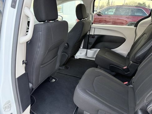 Used 2023 Chrysler Voyager LX image 12