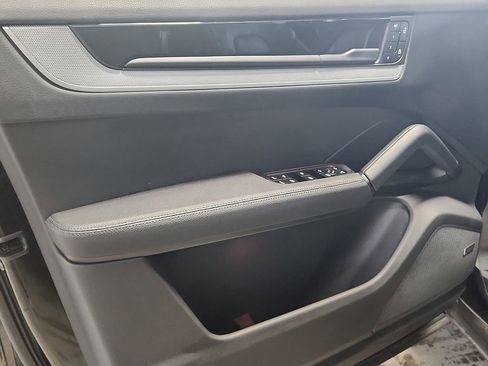 Certified 2025 Porsche Cayenne S AWD/4WD image 13