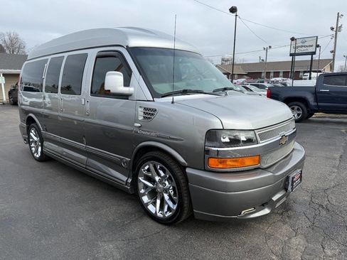 Used 2012 Chevrolet Express 1500 AWD image 4