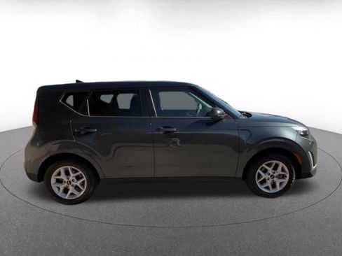 Used 2025 Kia Soul LX w/ LX Technology Package FWD image 16