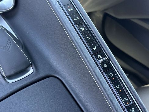 Used 2021 Chevrolet Corvette Stingray Coupe w/ Z51 Performance Package image 16