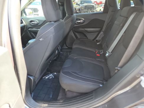 Used 2016 Jeep Cherokee Latitude w/ Comfort/Convenience Group FWD image 21