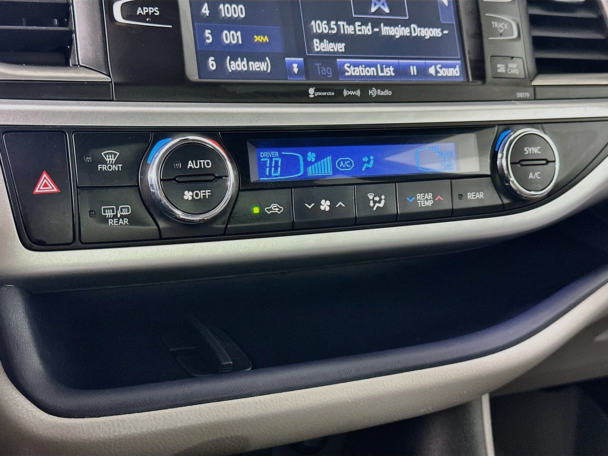 Used 2017 Toyota Highlander XLE w/ Carpet Mat Package AWD/4WD image 23