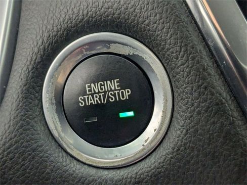 Used 2020 Chevrolet Traverse LT image 24