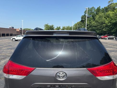 Used 2012 Toyota Sienna LE w/ Towing Pkg FWD image 6