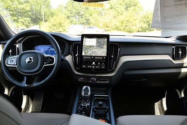 Used 2026 Volvo XC60 B5 Plus AWD/4WD image 15