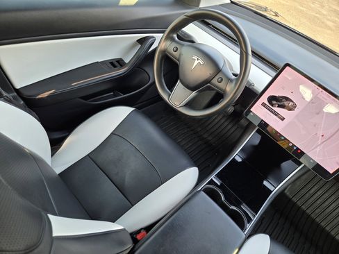 Used 2018 Tesla Model 3 Performance image 19