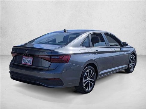 Used 2025 Volkswagen Jetta Sport image 5