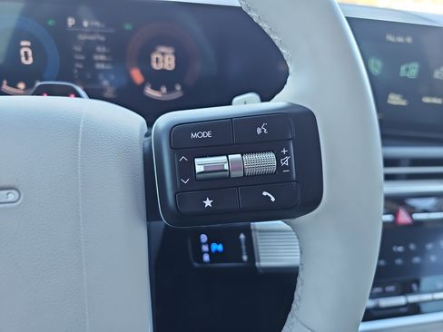 Used 2025 Hyundai Santa Fe SEL image 19