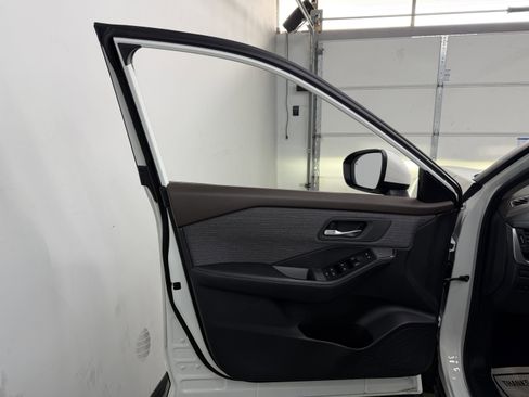 Used 2023 Nissan Rogue SV image 12