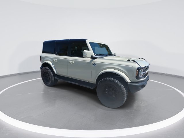 Used 2025 Ford Bronco Outer Banks AWD/4WD image 2