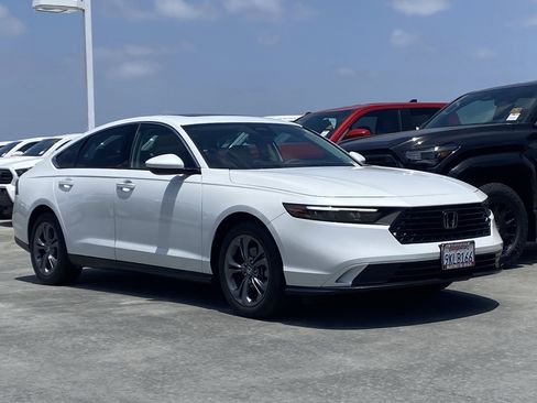 Used 2024 Honda Accord EX image 2