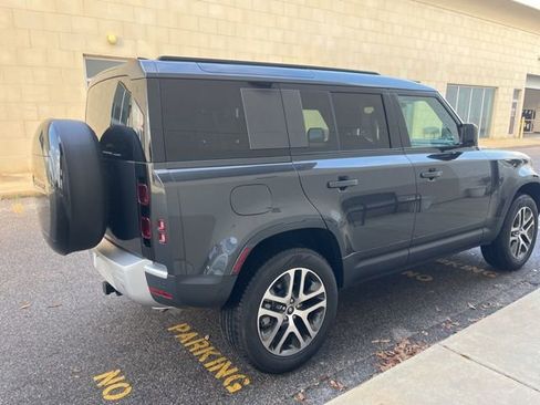 Used 2025 Land Rover Defender 110 S image 4