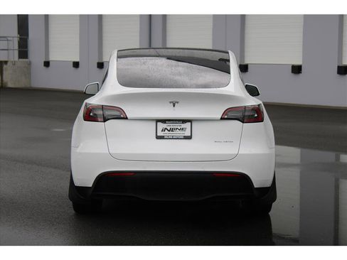 Used 2021 Tesla Model Y Long Range AWD/4WD image 3