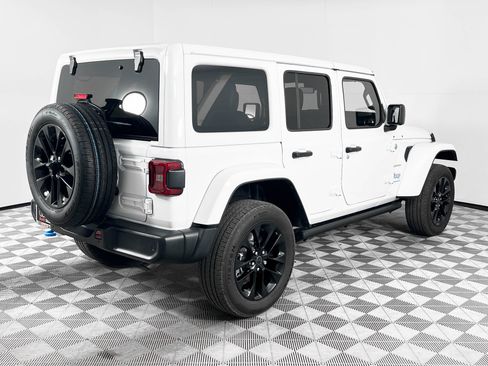 Used 2024 Jeep Wrangler Unlimited Sahara w/ Technology Group image 7