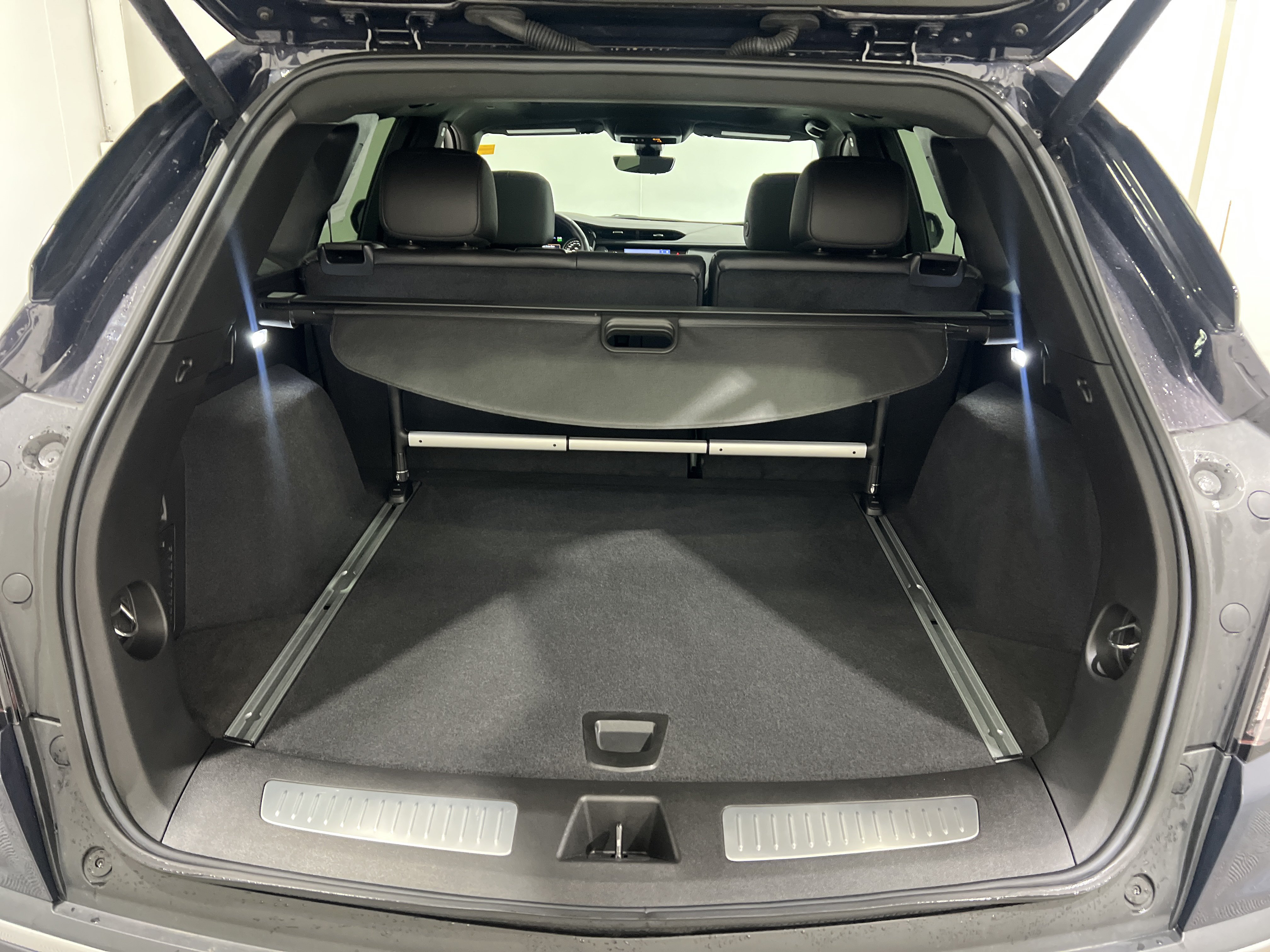Used 2025 Cadillac XT5 Sportv w/ Technology Package AWD/4WD image 13