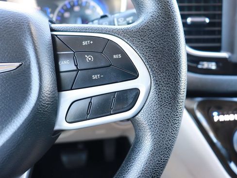 Used 2020 Chrysler Voyager L FWD image 20