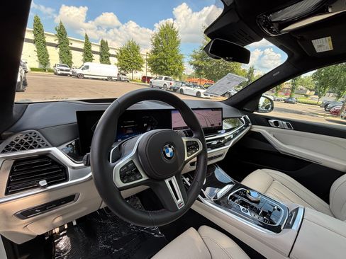 Used 2025 BMW X7 M60i w/ Climate Comfort Package AWD/4WD image 11