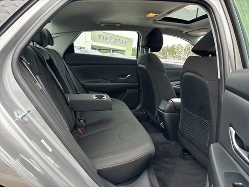 Used 2025 Hyundai Elantra SEL image 22