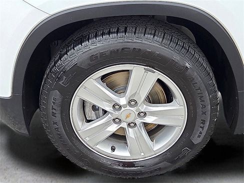 Used 2022 Chevrolet Trax LS w/ Tint and Cruise Package image 9