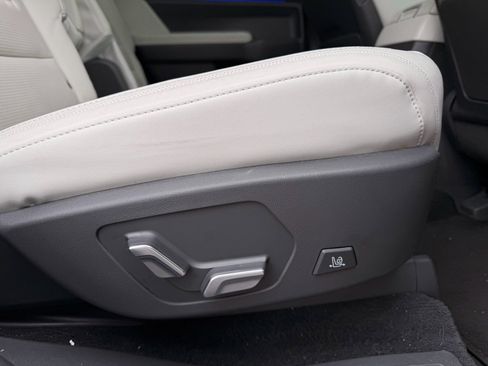 Used 2025 Hyundai Santa Fe Calligraphy image 22