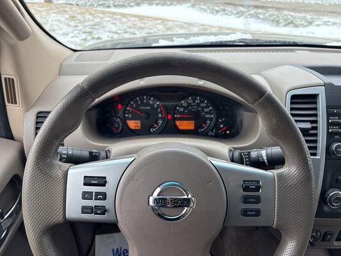 Used 2013 Nissan Frontier SV image 19