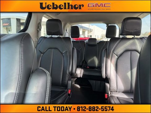 Used 2024 Chrysler Pacifica Touring-L image 21