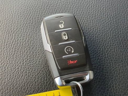 Used 2025 RAM 1500 Laramie image 30