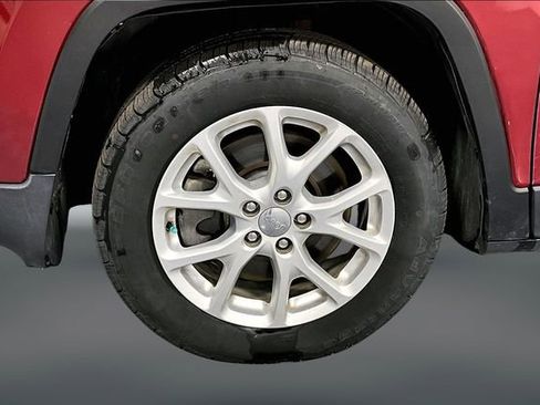 Used 2014 Jeep Cherokee Latitude w/ Comfort/Convenience Group image 29