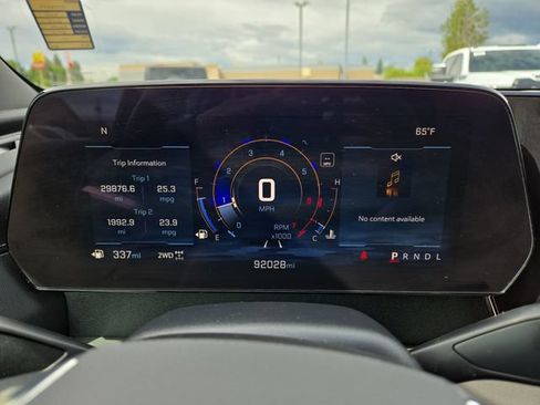 Used 2024 Chevrolet Traverse LT w/ Trailering Package AWD/4WD image 15