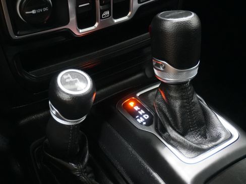 Used 2021 Jeep Gladiator Sport image 24