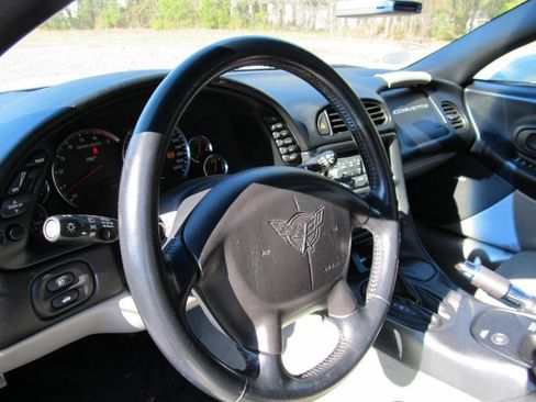 Used 2003 Chevrolet Corvette Coupe w/ Preferred Equipment Group image 21