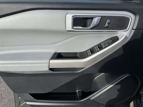Used 2022 Ford Explorer XLT w/ Equipment Group 202A image 14