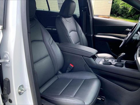 Used 2025 Cadillac XT4 Premium Luxury FWD image 7