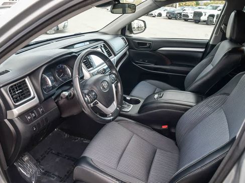 Used 2017 Toyota Highlander Plus FWD image 17
