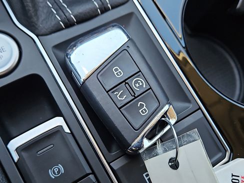 Certified 2023 Volkswagen Atlas SE w/ Panoramic Sunroof Package image 20