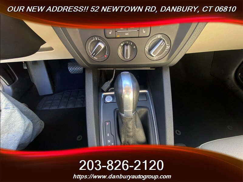Used 2017 Volkswagen Jetta SE FWD image 18