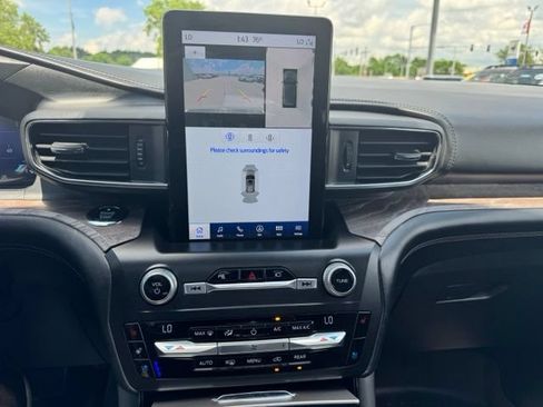 Used 2020 Ford Explorer Platinum w/ Premium Technology Package AWD/4WD image 19