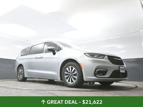 Used 2023 Chrysler Pacifica Touring-L FWD image 26