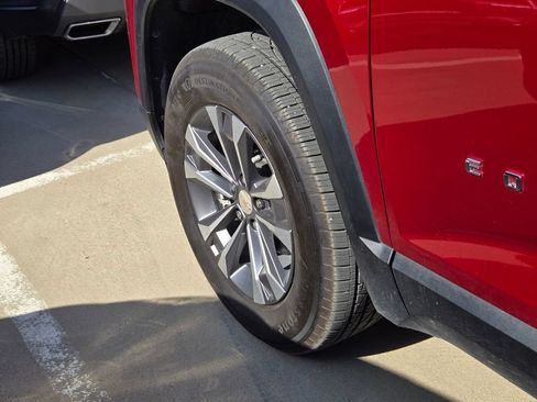 Used 2025 Chevrolet Equinox LT w/ Safety and Technology Package FWD image 17