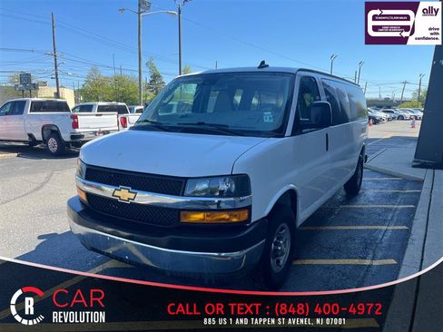 Used 2024 Chevrolet Express 3500 LT w/ LT Preferred Equipment Group RWD image 4