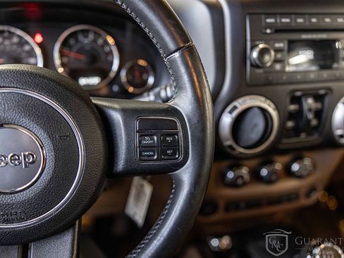 Used 2015 Jeep Wrangler Unlimited Sahara image 23