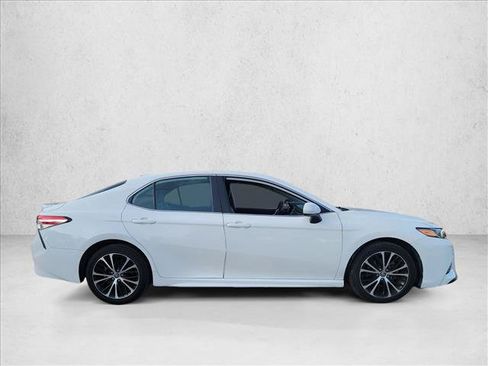 Used 2020 Toyota Camry SE w/ Carpet Mat Package FWD image 4